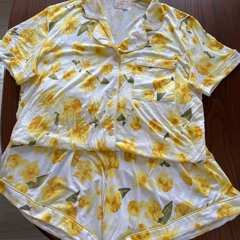 In My Sundays Mallory Ervin Ltd’ Edition Daffodils Spring 24’ Size M